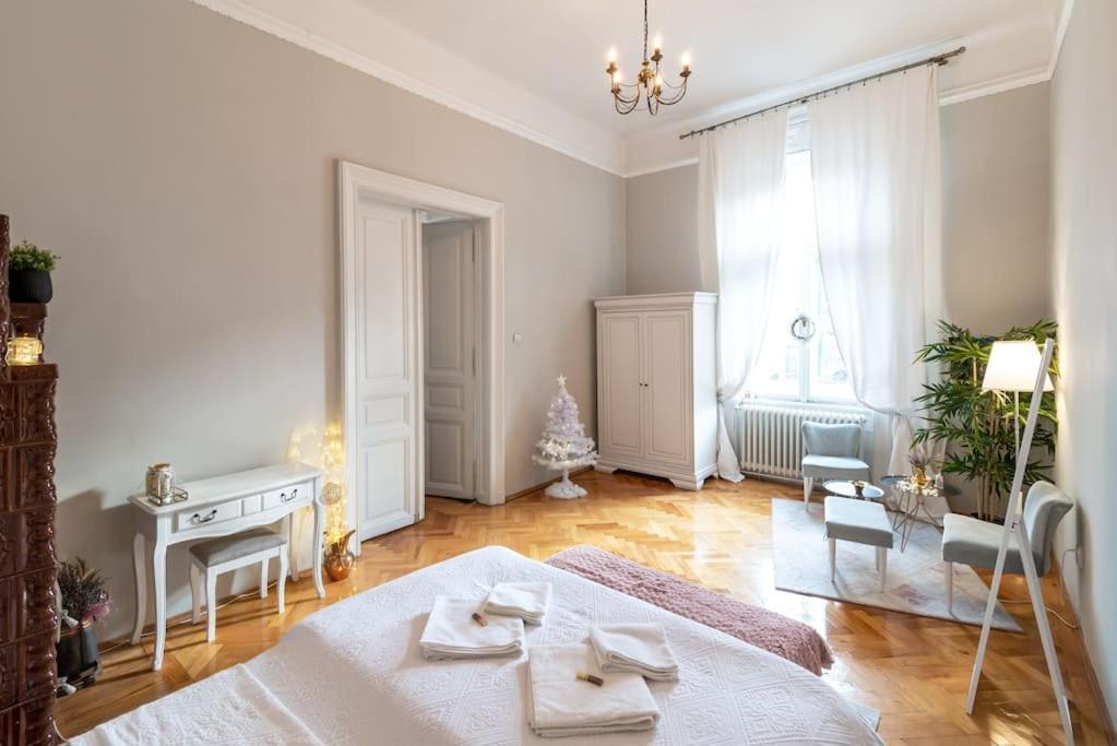 No.8: Lovely & Cosy 3-room Heart Of The *
