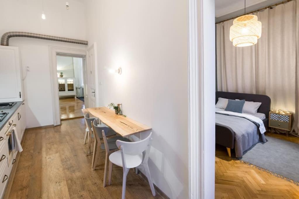 No.8: Lovely & Cosy 3-room Heart Of The Apartment Timişoara