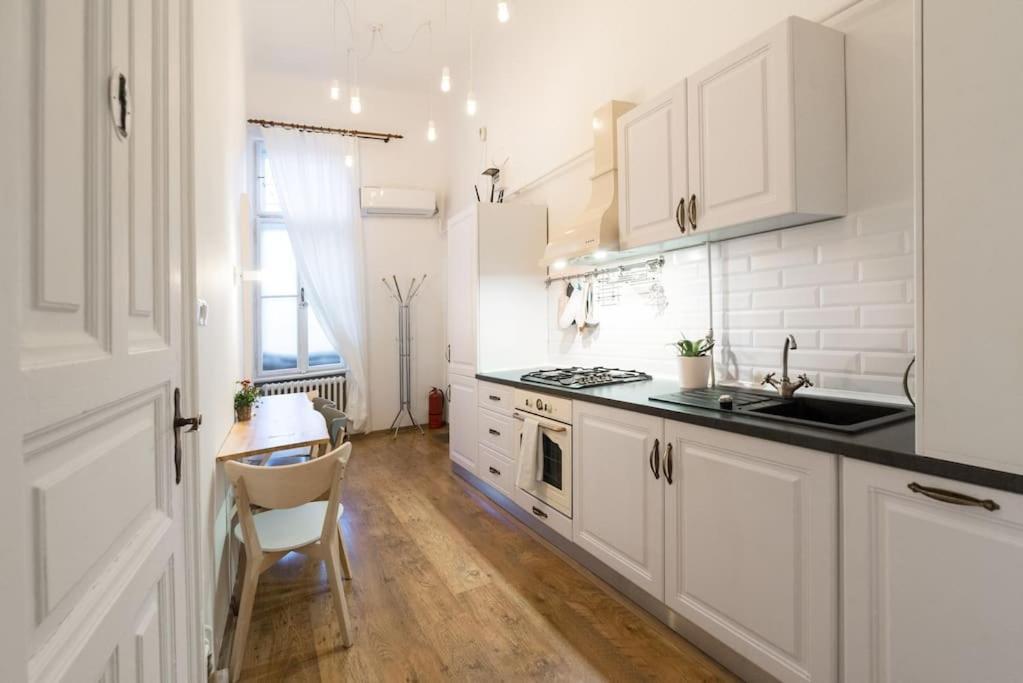 Apartment No.8: Lovely & Cosy 3-room Heart Of The *